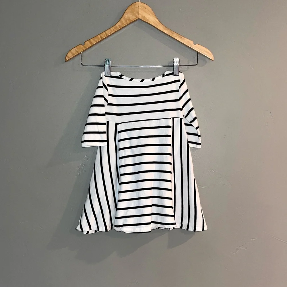 Girls 3T Black White Asymmetrical Striped Lightweight Flowy Bubble Swing Dress